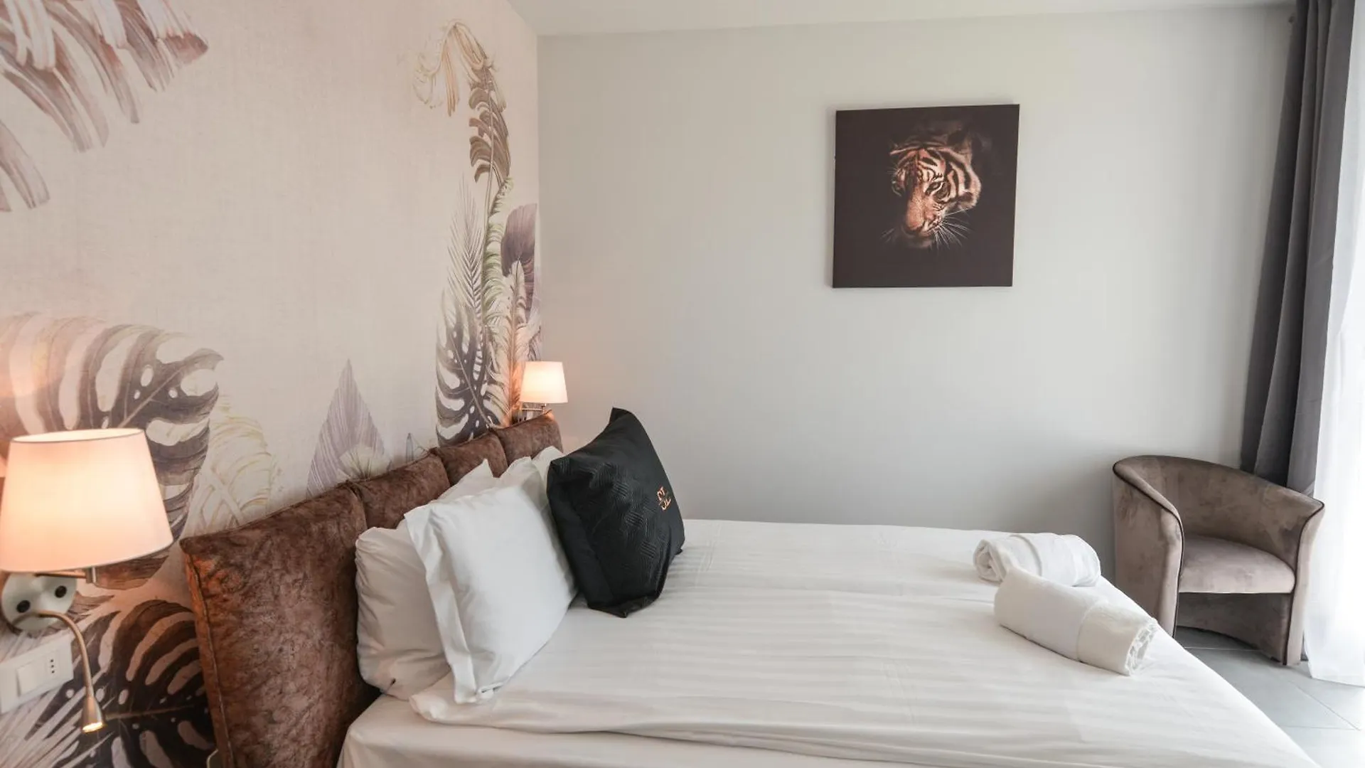 Sunset Lodge - Enjoy Holiday Garda  0*, Garda (Verona) Italia