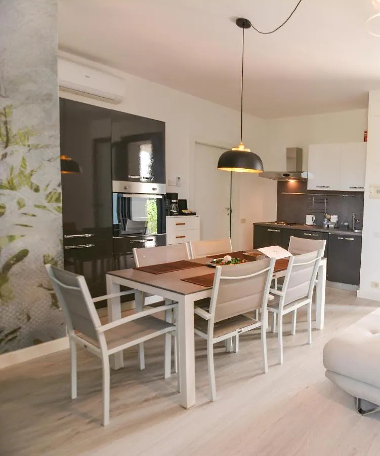 Sunset Lodge - Enjoy Holiday Garda  0*, Garda (Verona) Italia